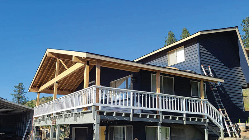 Custom timber-frame home with wraparound deck built by Gitter Done Construction in Eastern Washington